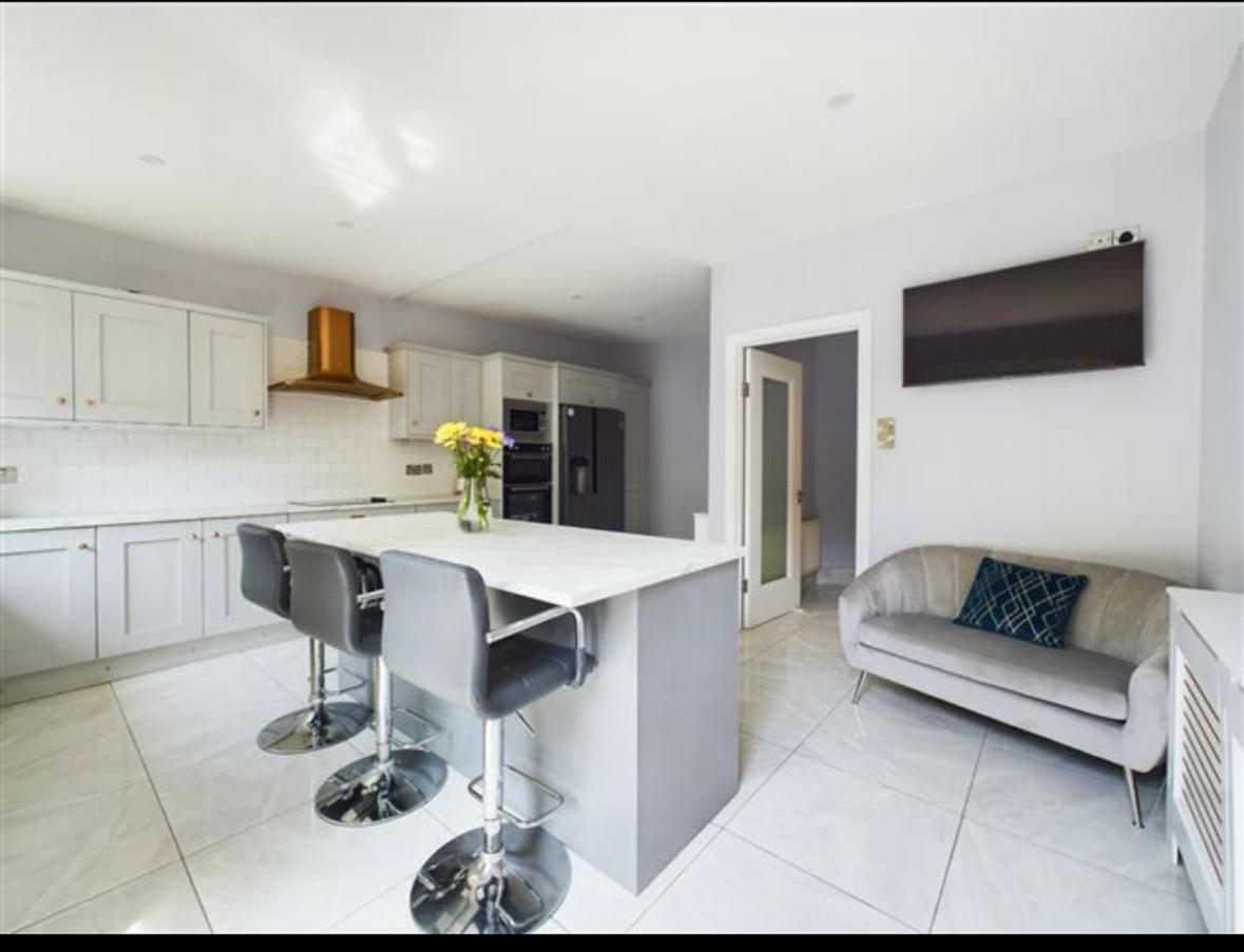 Deluxe Dwelling - 15 Mins From Cork City/Airport Διαμέρισμα Εξωτερικό φωτογραφία